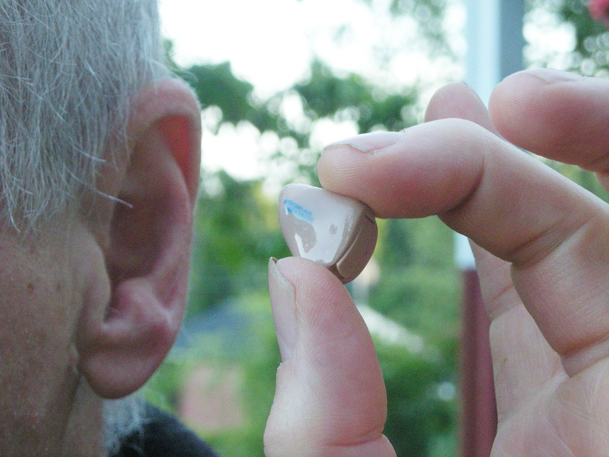 Image of a hearing aid. 
