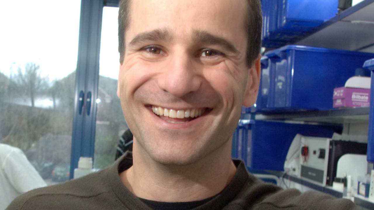 Keith Baar studies how muscle and connective tissue grow and function. Keith Baar’s laboratory in the Department of Neurobiology, Physiology and Behavior is beginning a collaboration on inherited muscle disease with at team at the University of Finis Terrae in Santiago, Chile supported by an anonymous donation to the Chilean university.