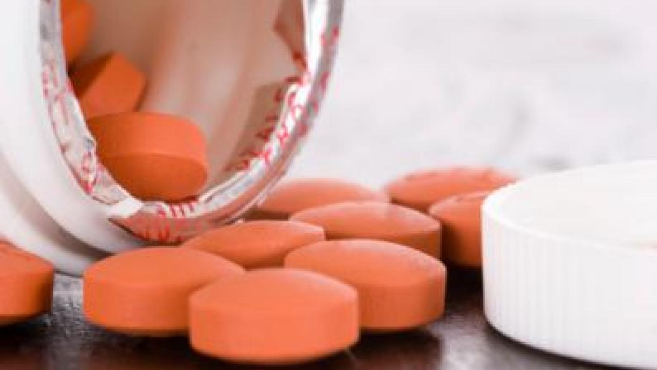 Non-steroidal anti-inflammatory drugs can cause cardiac cells to die when taken for prolonged periods, a UC Davis study said. Photo: Thinkstock Researchers have known for more than a decade that the risk of heart disease and stroke increases when people take pain relievers like ibuprofen and other non-steroidal anti-inflammatory drugs, or NSAIDs. Now, scientists from the University of California, Davis, have uncovered some of the reasons why these drugs can harm heart tissue.